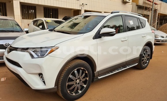 Acheter Occasion Voiture Toyota RAV4 Blanc à Ouagadougou, Burkina-Faso Acheter Occasion Voiture Toyota RAV4 Blanc à Ouagadougou, Burkina-Faso