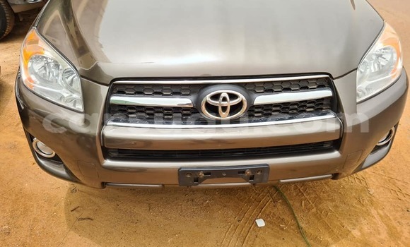 Sayi Na hannu Toyota RAV4 Brown Mota in Ouagadougou a Burkina Faso Sayi Na hannu Toyota RAV4 Brown Mota in Ouagadougou a Burkina Faso