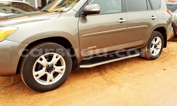 Sayi Na hannu Toyota RAV4 Brown Mota in Ouagadougou a Burkina Faso Sayi Na hannu Toyota RAV4 Brown Mota in Ouagadougou a Burkina Faso