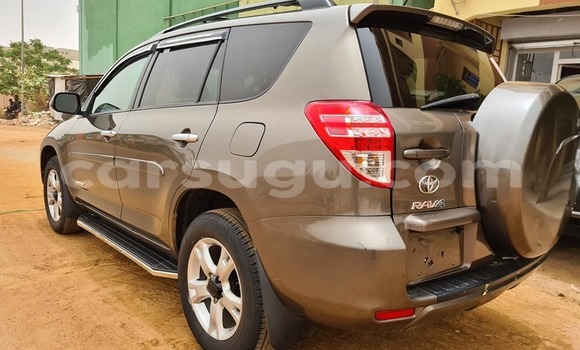 Sayi Na hannu Toyota RAV4 Brown Mota in Ouagadougou a Burkina Faso Sayi Na hannu Toyota RAV4 Brown Mota in Ouagadougou a Burkina Faso