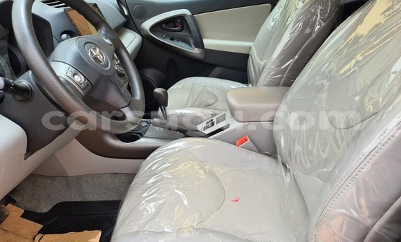 Sayi Na hannu Toyota RAV4 Brown Mota in Ouagadougou a Burkina Faso Sayi Na hannu Toyota RAV4 Brown Mota in Ouagadougou a Burkina Faso