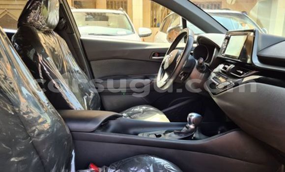 Sayi Na hannu Toyota C-HR White Mota in Ouagadougou a Burkina Faso Sayi Na hannu Toyota C-HR White Mota in Ouagadougou a Burkina Faso