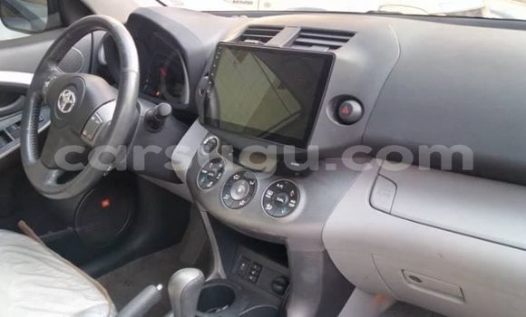 Sayi Na hannu Toyota RAV4 White Mota in Ouagadougou a Burkina Faso Sayi Na hannu Toyota RAV4 White Mota in Ouagadougou a Burkina Faso