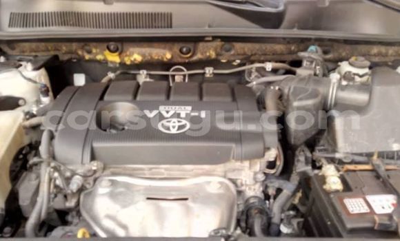 Sayi Na hannu Toyota RAV4 White Mota in Ouagadougou a Burkina Faso Sayi Na hannu Toyota RAV4 White Mota in Ouagadougou a Burkina Faso