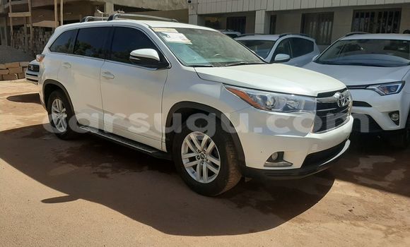 Sayi Na hannu Toyota Highlander White Mota in Ouagadougou a Burkina Faso Sayi Na hannu Toyota Highlander White Mota in Ouagadougou a Burkina Faso