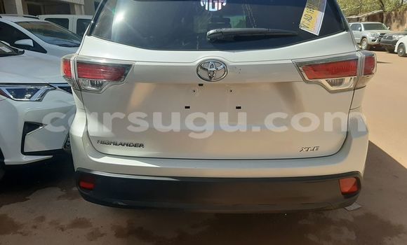 Sayi Na hannu Toyota Highlander White Mota in Ouagadougou a Burkina Faso Sayi Na hannu Toyota Highlander White Mota in Ouagadougou a Burkina Faso