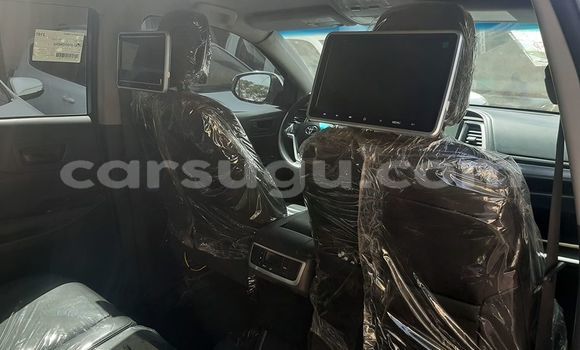 Sayi Na hannu Toyota Highlander White Mota in Ouagadougou a Burkina Faso Sayi Na hannu Toyota Highlander White Mota in Ouagadougou a Burkina Faso