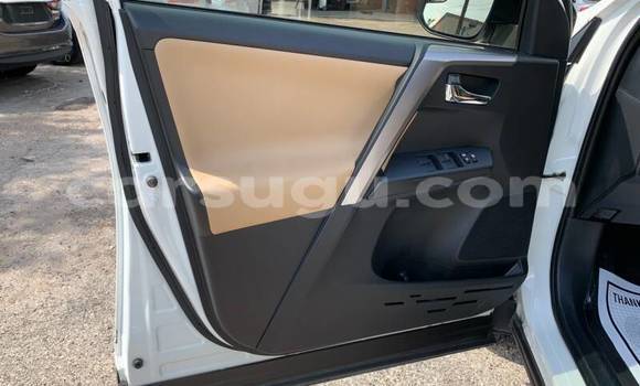 Acheter Occasion Voiture Toyota RAV4 Blanc à Ouagadougou, Burkina-Faso Acheter Occasion Voiture Toyota RAV4 Blanc à Ouagadougou, Burkina-Faso