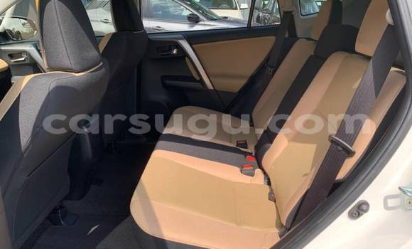 Acheter Occasion Voiture Toyota RAV4 Blanc à Ouagadougou, Burkina-Faso Acheter Occasion Voiture Toyota RAV4 Blanc à Ouagadougou, Burkina-Faso