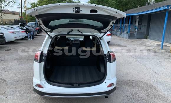 Acheter Occasion Voiture Toyota RAV4 Blanc à Ouagadougou, Burkina-Faso Acheter Occasion Voiture Toyota RAV4 Blanc à Ouagadougou, Burkina-Faso