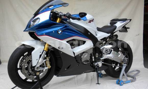 Sayi Sabo BMW S 1000 Blue Motsi in Import - Dubai a Burkina Faso Sayi Sabo BMW S 1000 Blue Motsi in Import - Dubai a Burkina Faso