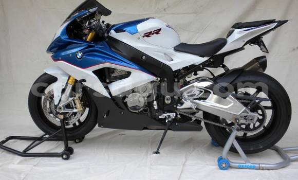 Sayi Sabo BMW S 1000 Blue Motsi in Import - Dubai a Burkina Faso Sayi Sabo BMW S 1000 Blue Motsi in Import - Dubai a Burkina Faso
