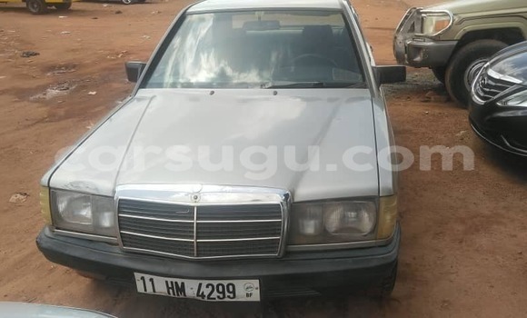 Sayi Na hannu Mercedes-Benz 190–Series Azurfa Mota in Ouagadougou a Burkina Faso