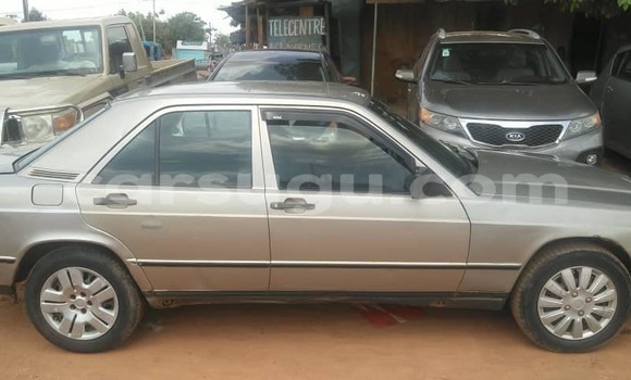 Acheter Occasion Voiture Mercedes-Benz 190–Series Gris à Ouagadougou, Burkina-Faso Acheter Occasion Voiture Mercedes-Benz 190–Series Gris à Ouagadougou, Burkina-Faso