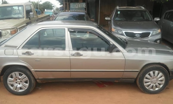 Acheter Occasion Voiture Mercedes-Benz 190–Series Gris à Ouagadougou, Burkina-Faso Acheter Occasion Voiture Mercedes-Benz 190–Series Gris à Ouagadougou, Burkina-Faso