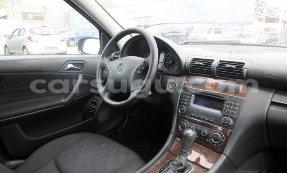 Acheter Neuf Voiture Mercedes-Benz 190 Noir à Ouagadougou, Burkina-Faso Acheter Neuf Voiture Mercedes-Benz 190 Noir à Ouagadougou, Burkina-Faso