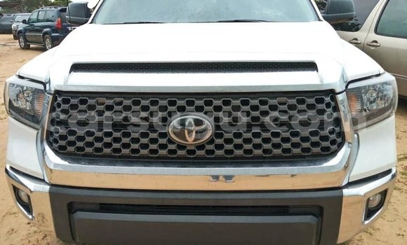 Buy Used Toyota Tundra White Car in Ouagadougou in Burkina Faso