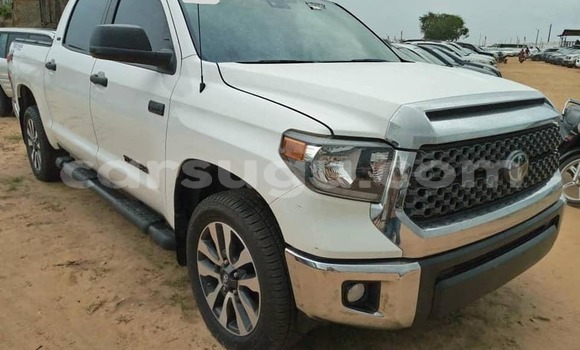 Acheter Occasion Voiture Toyota Tundra Blanc à Ouagadougou, Burkina-Faso Acheter Occasion Voiture Toyota Tundra Blanc à Ouagadougou, Burkina-Faso