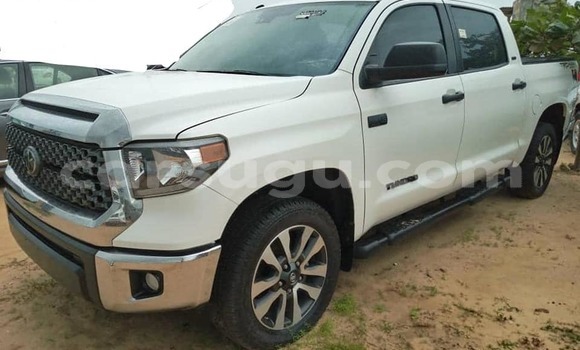Acheter Occasion Voiture Toyota Tundra Blanc à Ouagadougou, Burkina-Faso Acheter Occasion Voiture Toyota Tundra Blanc à Ouagadougou, Burkina-Faso