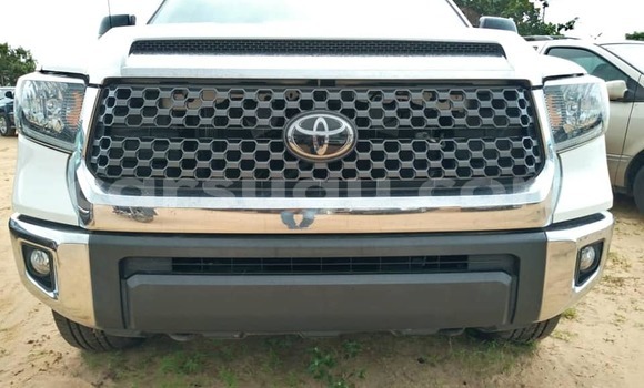 Acheter Occasion Voiture Toyota Tundra Blanc à Ouagadougou, Burkina-Faso Acheter Occasion Voiture Toyota Tundra Blanc à Ouagadougou, Burkina-Faso