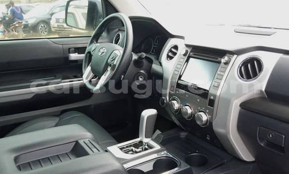 Acheter Occasion Voiture Toyota Tundra Blanc à Ouagadougou, Burkina-Faso Acheter Occasion Voiture Toyota Tundra Blanc à Ouagadougou, Burkina-Faso