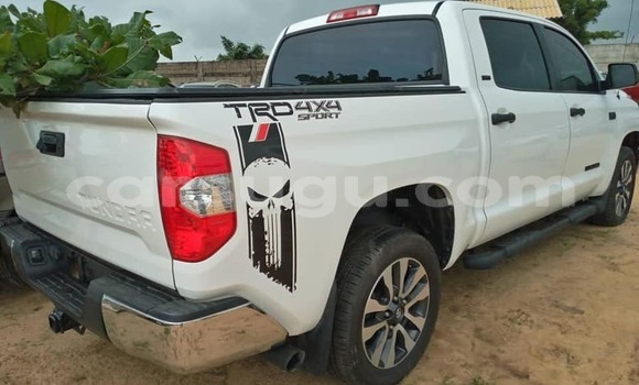 Acheter Occasion Voiture Toyota Tundra Blanc à Ouagadougou, Burkina-Faso Acheter Occasion Voiture Toyota Tundra Blanc à Ouagadougou, Burkina-Faso