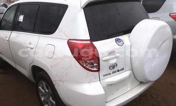 Acheter Occasion Voiture Toyota RAV4 Blanc à Ouagadougou, Burkina-Faso Acheter Occasion Voiture Toyota RAV4 Blanc à Ouagadougou, Burkina-Faso