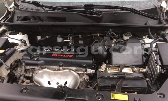 Acheter Occasion Voiture Toyota RAV4 Blanc à Ouagadougou, Burkina-Faso Acheter Occasion Voiture Toyota RAV4 Blanc à Ouagadougou, Burkina-Faso