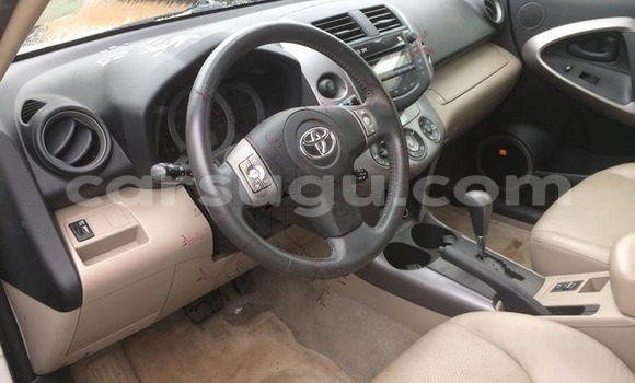 Acheter Occasion Voiture Toyota RAV4 Blanc à Ouagadougou, Burkina-Faso Acheter Occasion Voiture Toyota RAV4 Blanc à Ouagadougou, Burkina-Faso