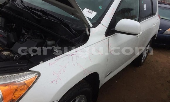 Acheter Occasion Voiture Toyota RAV4 Blanc à Ouagadougou, Burkina-Faso Acheter Occasion Voiture Toyota RAV4 Blanc à Ouagadougou, Burkina-Faso
