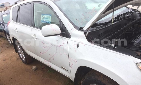 Acheter Occasion Voiture Toyota RAV4 Blanc à Ouagadougou, Burkina-Faso Acheter Occasion Voiture Toyota RAV4 Blanc à Ouagadougou, Burkina-Faso