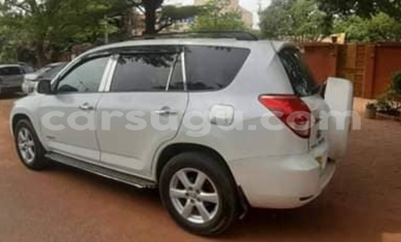 Acheter Occasion Voiture Toyota RAV4 Blanc à Ouagadougou, Burkina-Faso Acheter Occasion Voiture Toyota RAV4 Blanc à Ouagadougou, Burkina-Faso