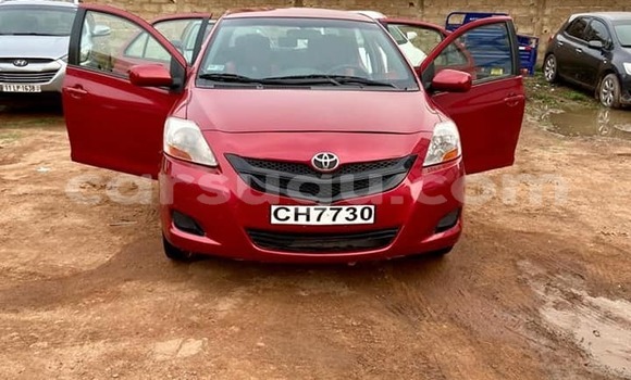 Acheter Occasion Voiture Toyota Belta Rouge à Ouagadougou, Burkina-Faso