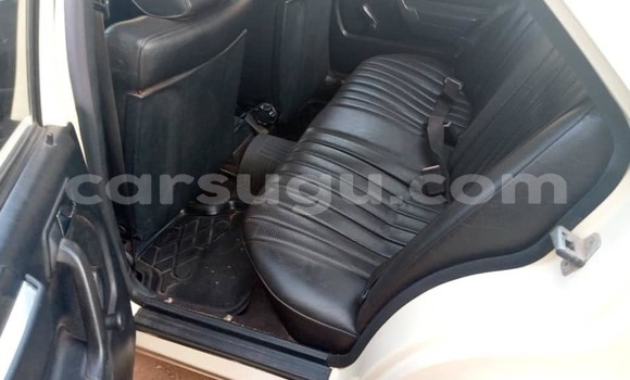 Acheter Occasion Voiture Mercedes-Benz 190–Series Beige à Ouagadougou, Burkina-Faso Acheter Occasion Voiture Mercedes-Benz 190–Series Beige à Ouagadougou, Burkina-Faso
