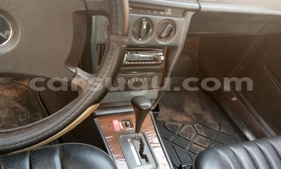 Acheter Occasion Voiture Mercedes-Benz 190–Series Beige à Ouagadougou, Burkina-Faso Acheter Occasion Voiture Mercedes-Benz 190–Series Beige à Ouagadougou, Burkina-Faso