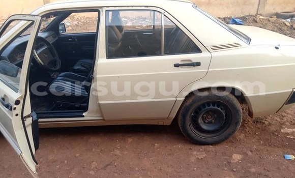 Acheter Occasion Voiture Mercedes-Benz 190–Series Beige à Ouagadougou, Burkina-Faso Acheter Occasion Voiture Mercedes-Benz 190–Series Beige à Ouagadougou, Burkina-Faso