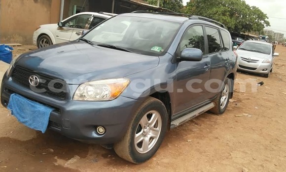 Acheter Occasion Voiture Toyota RAV4 Bleu à Ouagadougou, Burkina-Faso Acheter Occasion Voiture Toyota RAV4 Bleu à Ouagadougou, Burkina-Faso