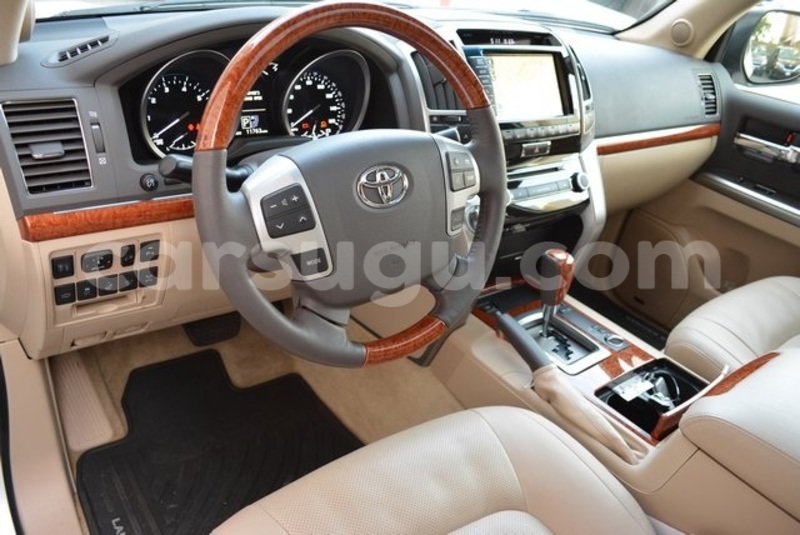 Big with watermark 2014 toyota land cruiser8