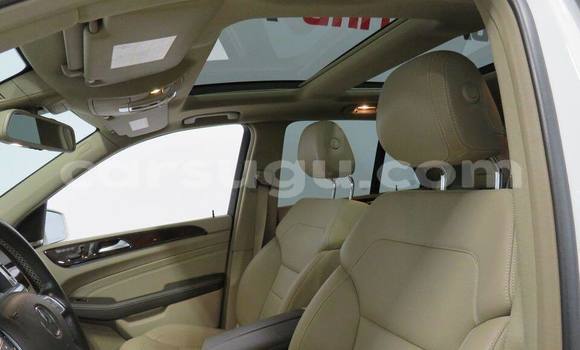 Acheter Occasion Voiture Mercedes-Benz ML–Class Blanc à Ouagadougou, Burkina-Faso Acheter Occasion Voiture Mercedes-Benz ML–Class Blanc à Ouagadougou, Burkina-Faso