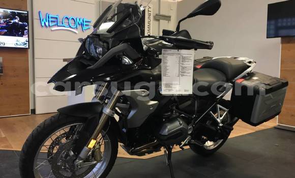 Sayi Sabo BMW GS Blue Motsi in Import - Dubai a Burkina Faso Sayi Sabo BMW GS Blue Motsi in Import - Dubai a Burkina Faso