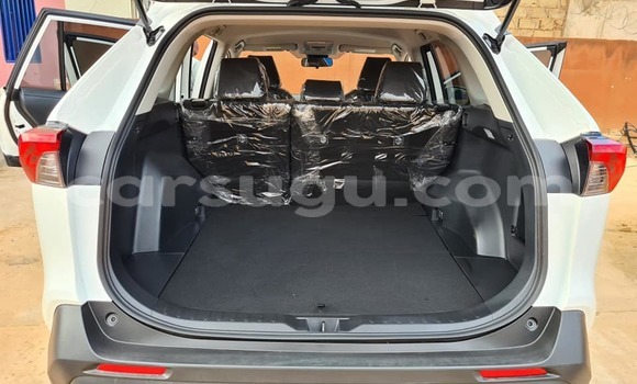 Acheter Occasion Voiture Toyota RAV4 Blanc à Ouagadougou, Burkina-Faso Acheter Occasion Voiture Toyota RAV4 Blanc à Ouagadougou, Burkina-Faso