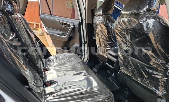 Acheter Occasion Voiture Toyota RAV4 Blanc à Ouagadougou, Burkina-Faso Acheter Occasion Voiture Toyota RAV4 Blanc à Ouagadougou, Burkina-Faso