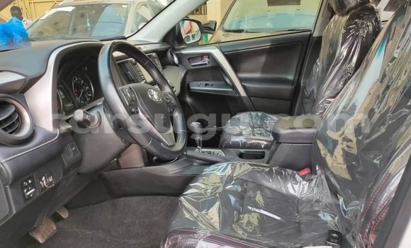 Acheter Occasion Voiture Toyota RAV4 Blanc à Ouagadougou, Burkina-Faso Acheter Occasion Voiture Toyota RAV4 Blanc à Ouagadougou, Burkina-Faso