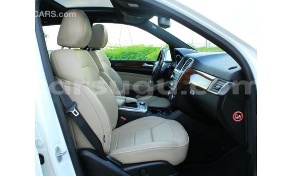 Acheter Import Voiture Mercedes-Benz 190 Blanc à Import - Dubai, Burkina-Faso Acheter Import Voiture Mercedes-Benz 190 Blanc à Import - Dubai, Burkina-Faso