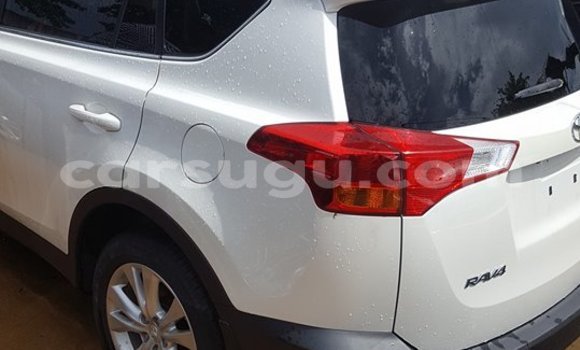 Acheter Occasion Voiture Toyota RAV4 Blanc à Ouagadougou, Burkina-Faso Acheter Occasion Voiture Toyota RAV4 Blanc à Ouagadougou, Burkina-Faso