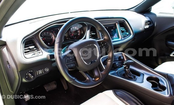 Acheter Import Voiture Dodge Challenger Blanc à Import - Dubai, Burkina-Faso Acheter Import Voiture Dodge Challenger Blanc à Import - Dubai, Burkina-Faso