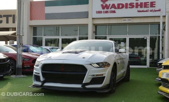 Acheter Import Voiture Ford Mustang Blanc à Import - Dubai, Burkina-Faso Acheter Import Voiture Ford Mustang Blanc à Import - Dubai, Burkina-Faso