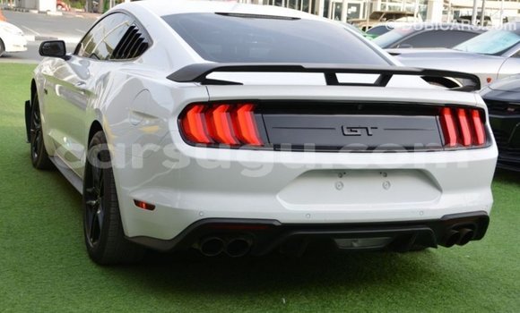 Acheter Import Voiture Ford Mustang Blanc à Import - Dubai, Burkina-Faso Acheter Import Voiture Ford Mustang Blanc à Import - Dubai, Burkina-Faso