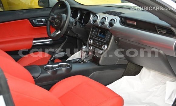 Acheter Import Voiture Ford Mustang Blanc à Import - Dubai, Burkina-Faso Acheter Import Voiture Ford Mustang Blanc à Import - Dubai, Burkina-Faso