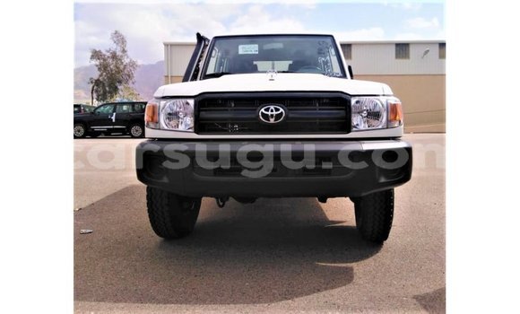 Sayi Imported Toyota Land Cruiser White Mota in Import - Dubai a Burkina Faso